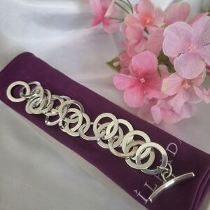 Silpada Sterling Silver Hammered Toggle Interlocking Circle Bracelet B1404